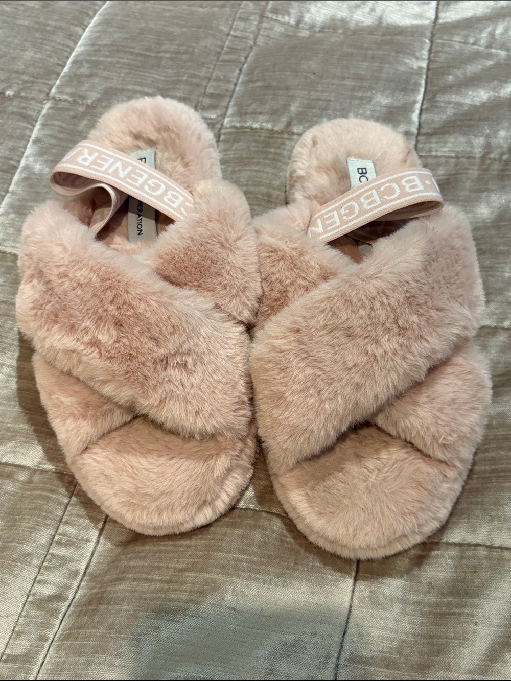 BCBGeneration Plush Crisscross Faux-Fur Slide Sandals in Blush Size 8